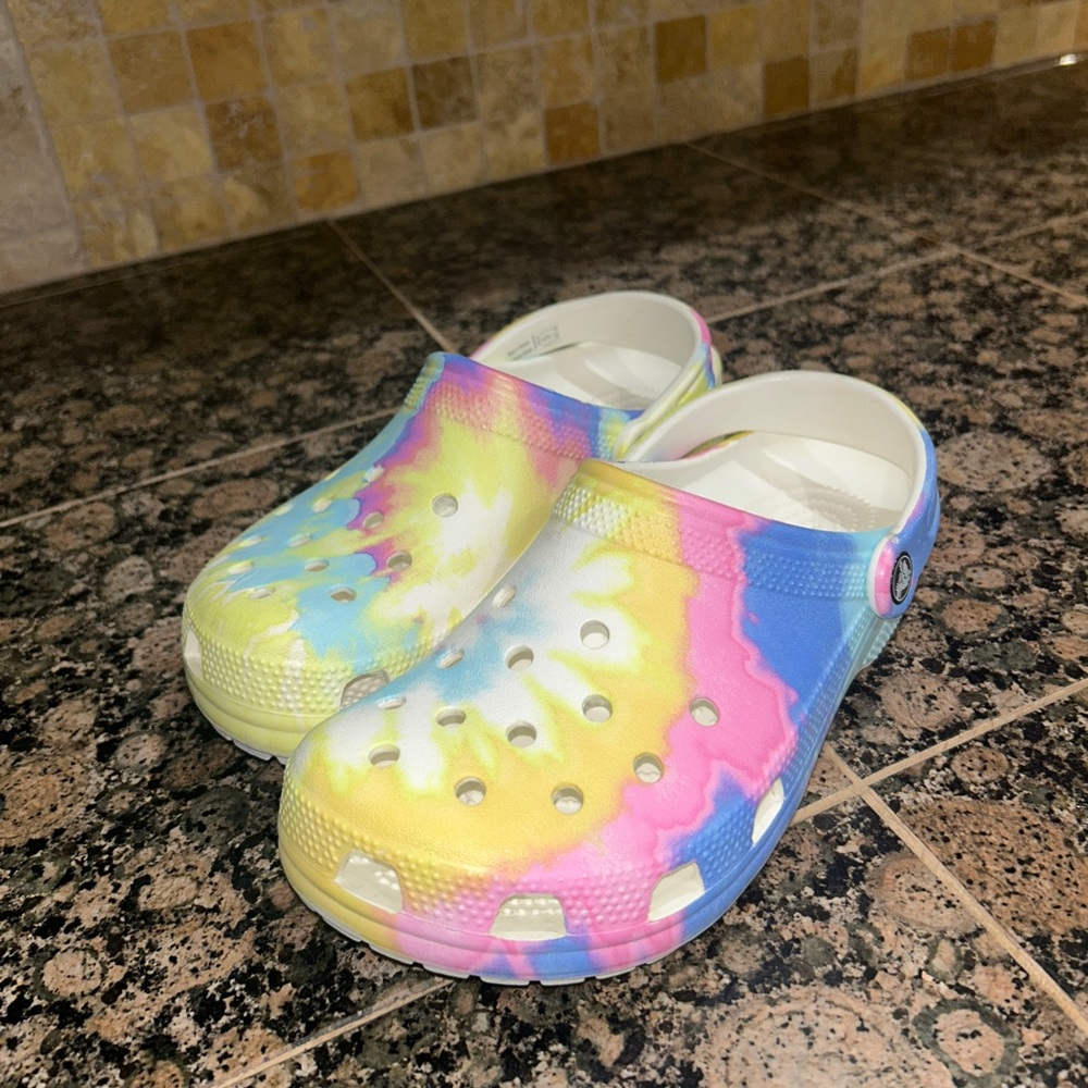 CROCS unisex adult classic tie dye clogs